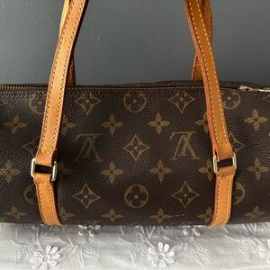 Louis Vuitton Papillon Monogram Bag in EXCELLENT condition.